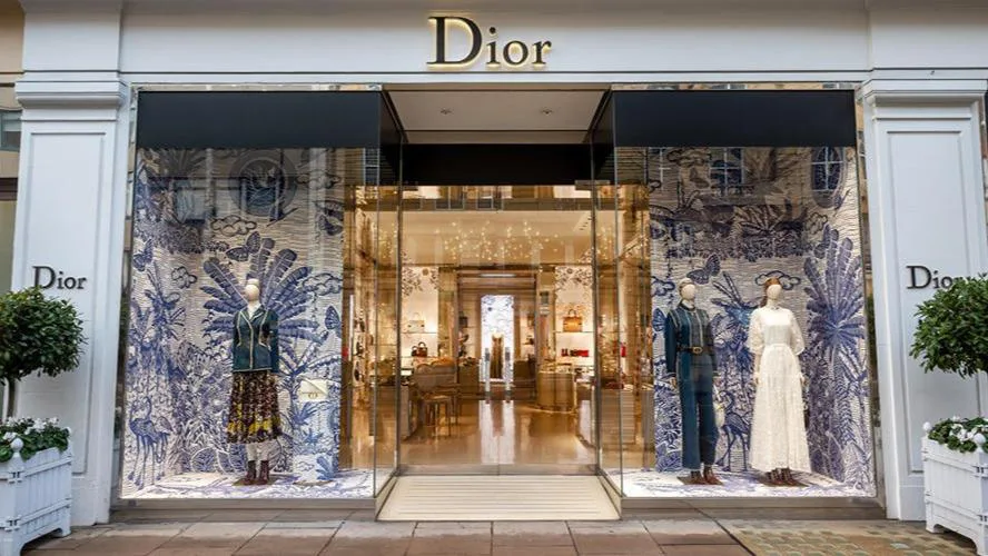 Dior boutique entrance