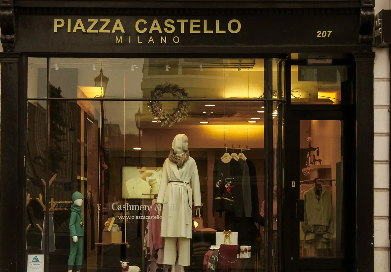 Piazza Castello Milano storefront for a luxury clothing and cashmere boutique