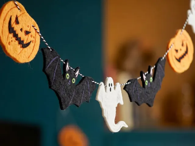Halloween hanging garland for seasonal party decoration.