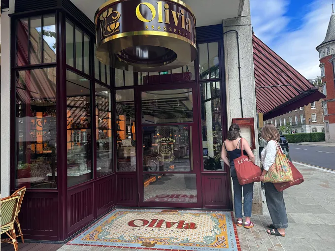 Brasserie Olivia entrance with two customers checking the menu