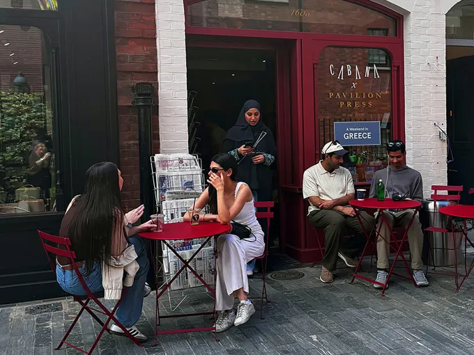 Festive Chelsea pedestrian street with outdoor cafés and people dining and walking.