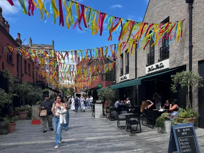 Pavilion Road pedestrian dining street in Chelsea with restaurants and outdoor seating